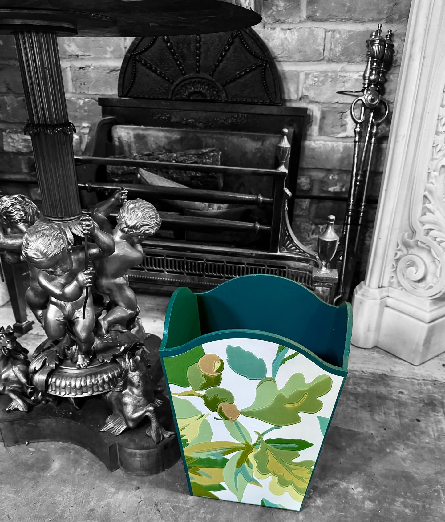 Kent - Matching set - Waste paper bin & square or rectangle tissue box cover - Decoupage in Robin's Wood by Sanderson in botanical colourway