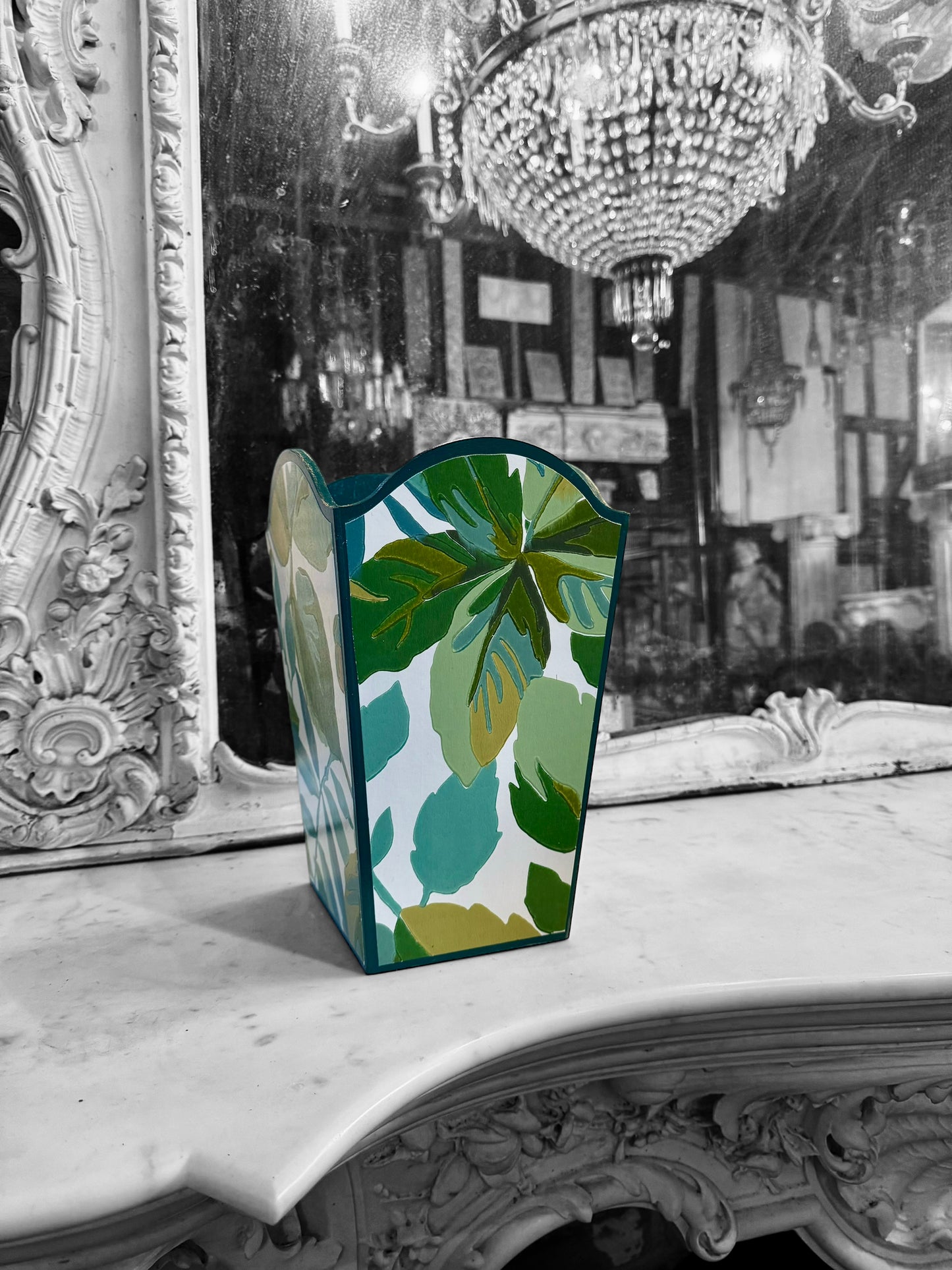 Kent - Matching set - Waste paper bin & square or rectangle tissue box cover - Decoupage in Robin's Wood by Sanderson in botanical colourway