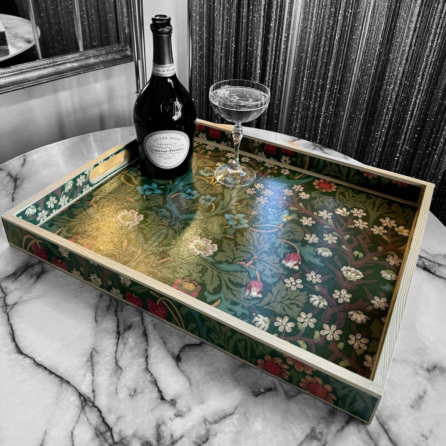 MARYLEBONE - Tray in 4 x sizes - Decoupage in Blackthorn Archive/Morris&Co in green/red colourway.