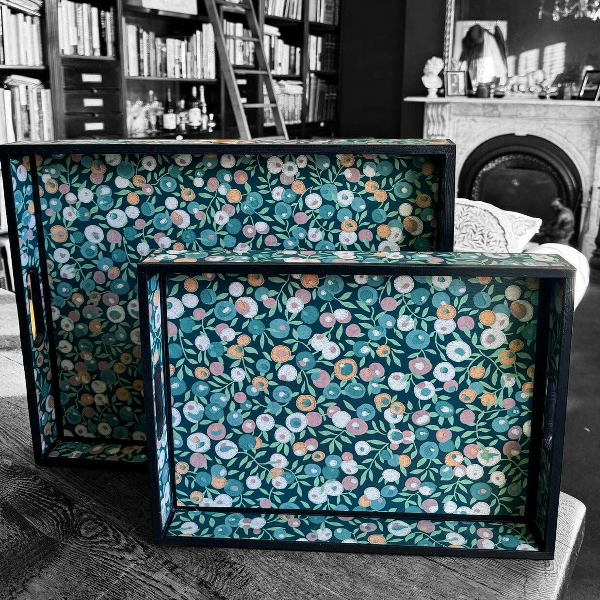 CARNABY - Tray in 4 x sizes - Decoupage in the iconic Liberty of London Wiltshire print tray.