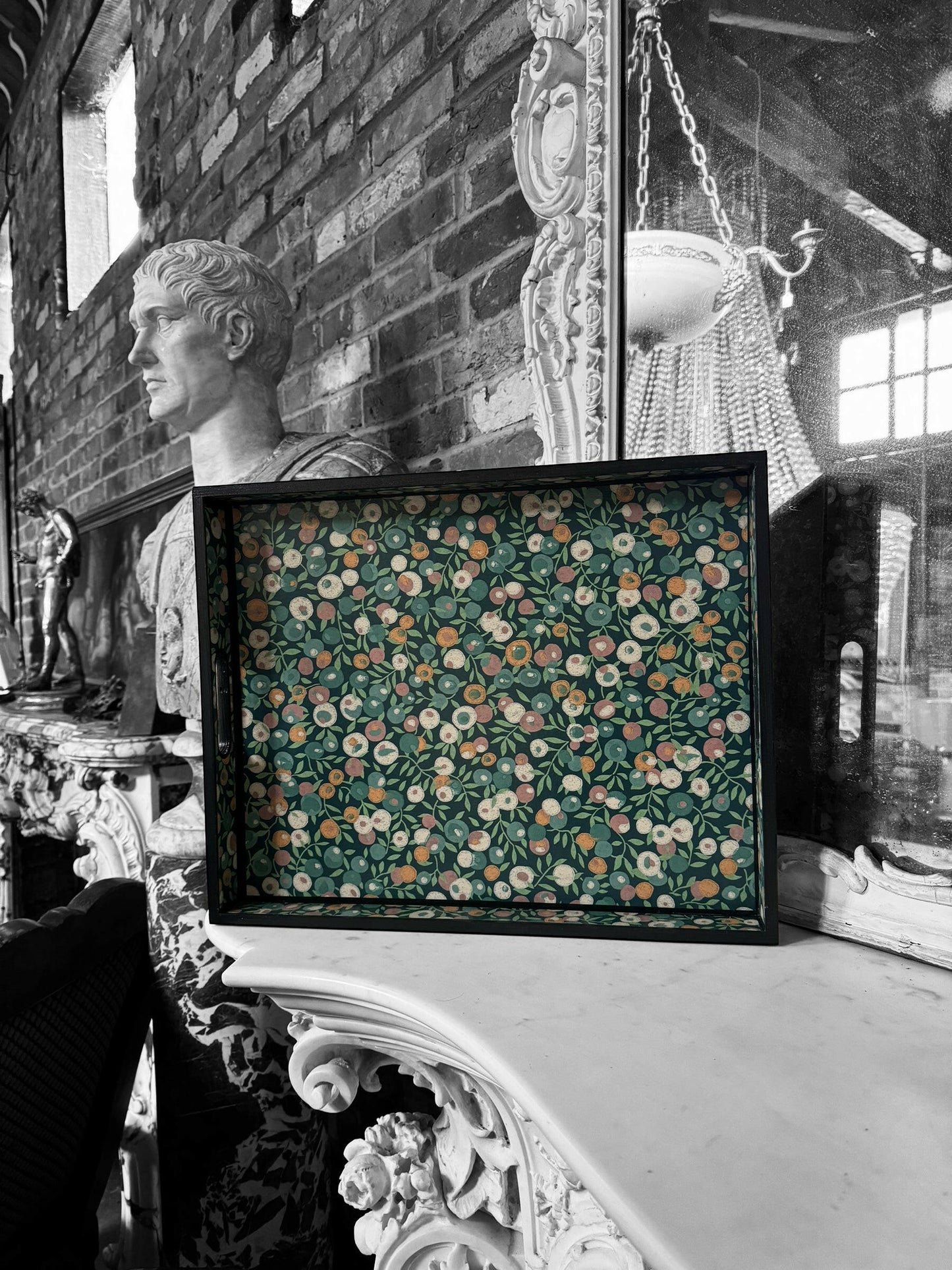 CARNABY - Tray in 4 x sizes - Decoupage in the iconic Liberty of London Wiltshire print tray.