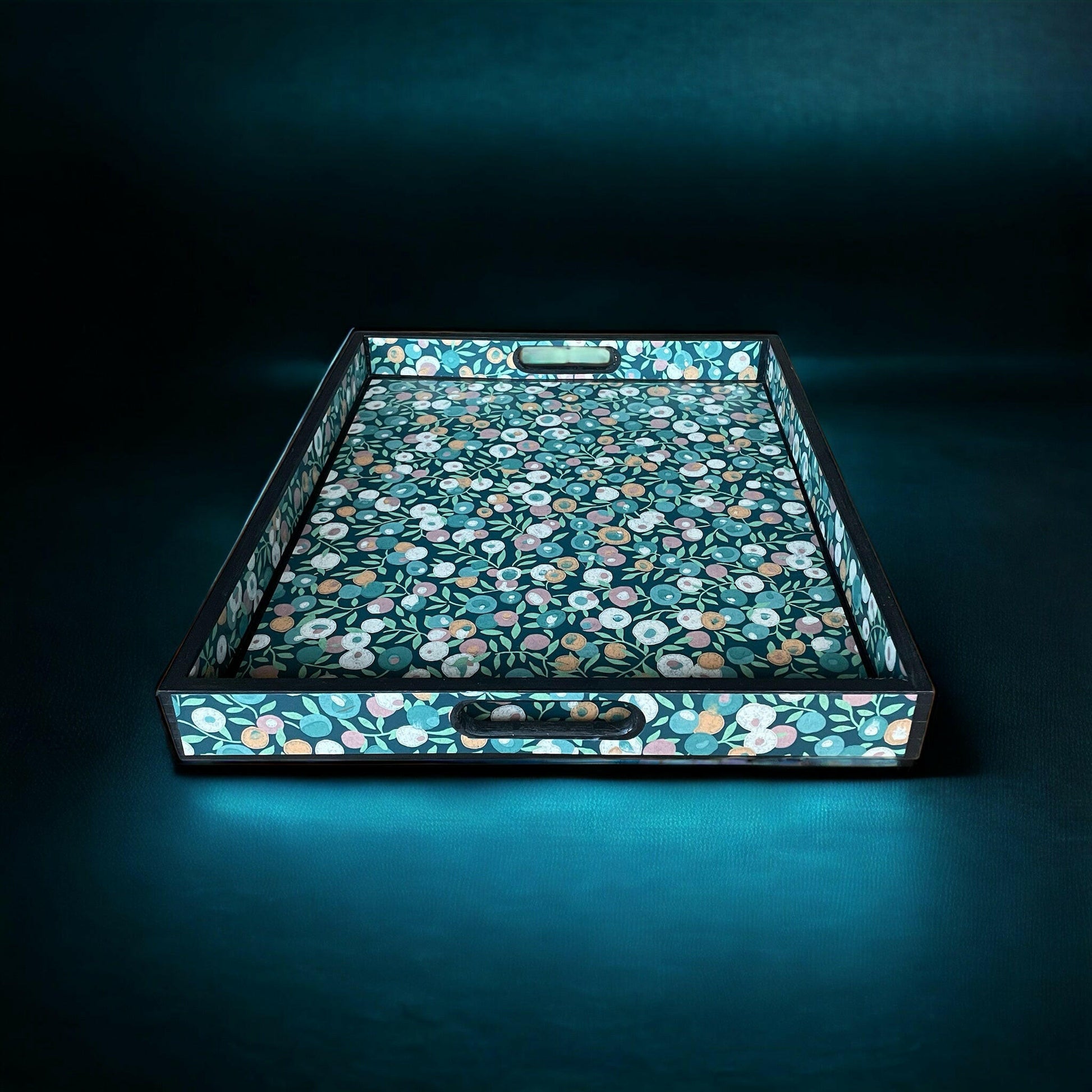 CARNABY - Tray in 4 x sizes - Decoupage in the iconic Liberty of London Wiltshire print tray.